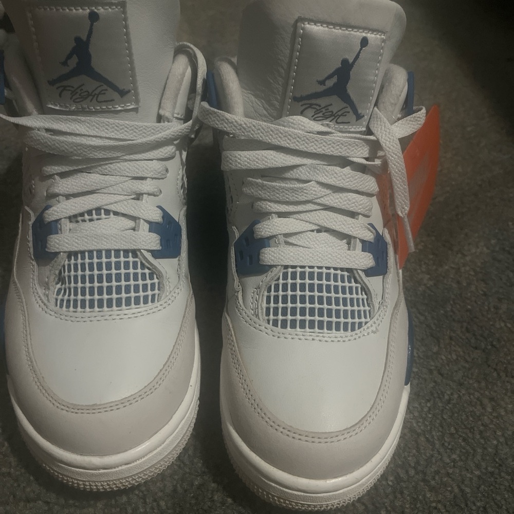 Size 6y (GS) military blue 4s.Only worn 3 times the tag is still attached w box
